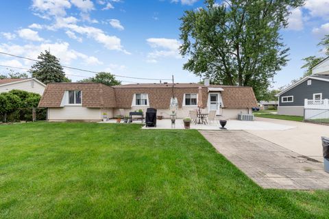 Tiny photo for 100 Des Plaines Lane, Hoffman Estates, IL 60169 (MLS # 12547930)