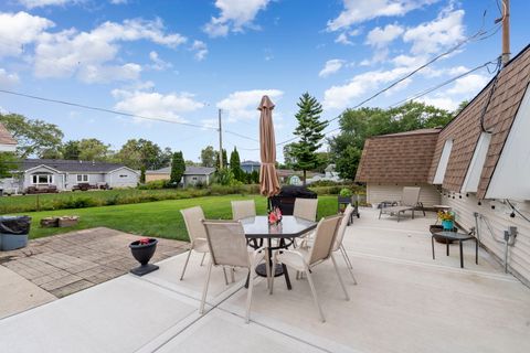 Tiny photo for 100 Des Plaines Lane, Hoffman Estates, IL 60169 (MLS # 12547930)