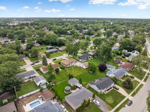 Tiny photo for 100 Des Plaines Lane, Hoffman Estates, IL 60169 (MLS # 12547930)