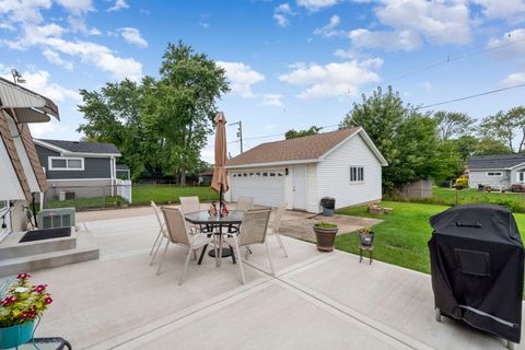 Tiny photo for 100 Des Plaines Lane, Hoffman Estates, IL 60169 (MLS # 12547930)