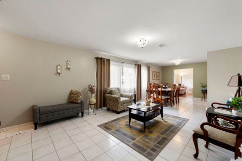 Tiny photo for 100 Des Plaines Lane, Hoffman Estates, IL 60169 (MLS # 12547930)
