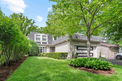 Photo of 1618 McCraren Road, Highland Park, IL 60035 (MLS # 12660915)