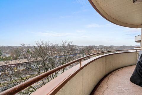 Tiny photo for 6400 N Cicero Avenue #611, Lincolnwood, IL 60712 (MLS # 12604630)