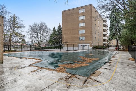 Tiny photo for 6400 N Cicero Avenue #611, Lincolnwood, IL 60712 (MLS # 12604630)