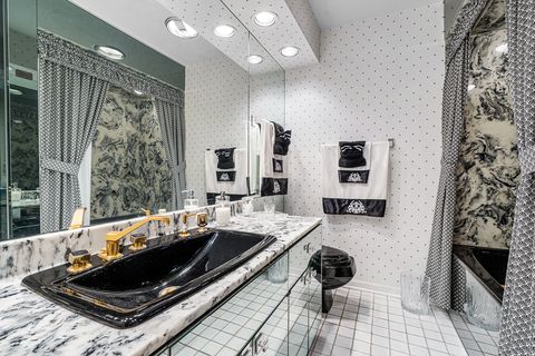 Tiny photo for 6400 N Cicero Avenue #611, Lincolnwood, IL 60712 (MLS # 12604630)