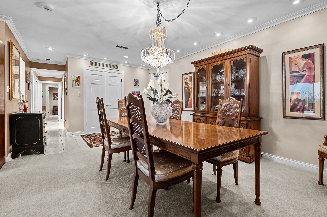 6400 N Cicero Avenue 611