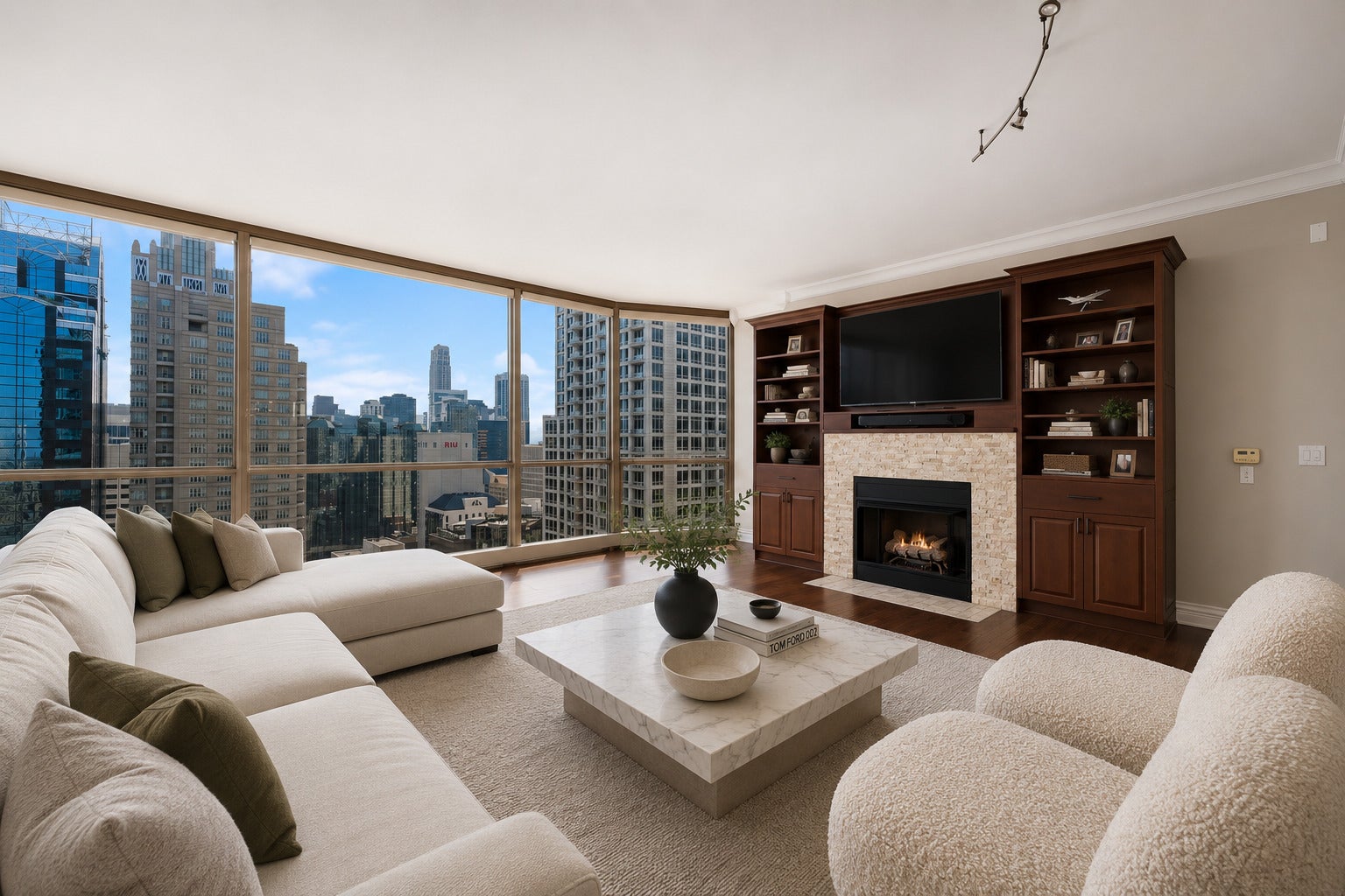 21 E Huron Street 3204