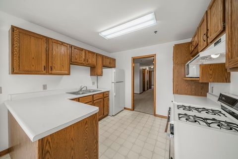 Tiny photo for 910 Thornwood Drive #910, St. Charles, IL 60174 (MLS # 12575346)