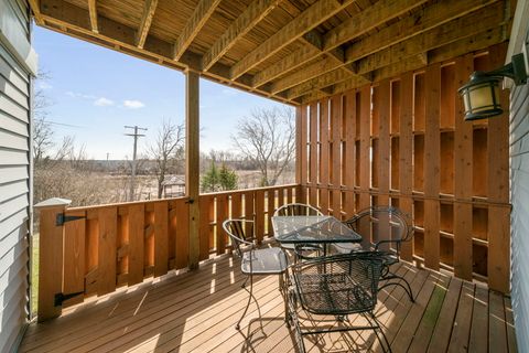 Tiny photo for 910 Thornwood Drive #910, St. Charles, IL 60174 (MLS # 12575346)