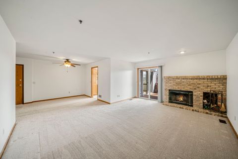 Tiny photo for 910 Thornwood Drive #910, St. Charles, IL 60174 (MLS # 12575346)