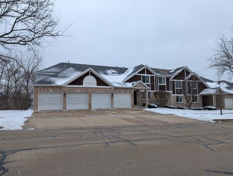 Photo of 910 Thornwood Drive #910, St. Charles, IL 60174 (MLS # 12575346)