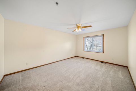 Tiny photo for 910 Thornwood Drive #910, St. Charles, IL 60174 (MLS # 12575346)