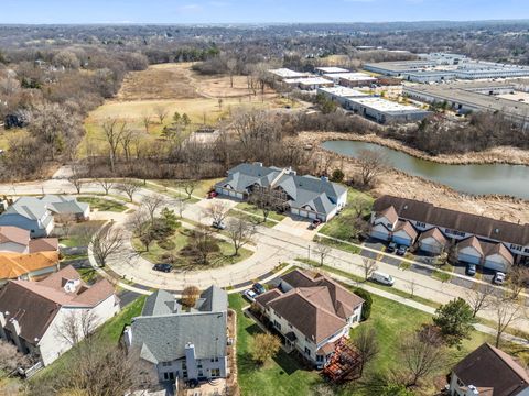 Tiny photo for 910 Thornwood Drive #910, St. Charles, IL 60174 (MLS # 12575346)