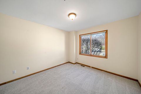 Tiny photo for 910 Thornwood Drive #910, St. Charles, IL 60174 (MLS # 12575346)