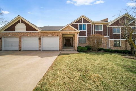 Tiny photo for 910 Thornwood Drive #910, St. Charles, IL 60174 (MLS # 12575346)