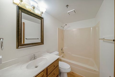 Tiny photo for 910 Thornwood Drive #910, St. Charles, IL 60174 (MLS # 12575346)