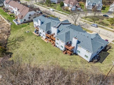 Tiny photo for 910 Thornwood Drive #910, St. Charles, IL 60174 (MLS # 12575346)