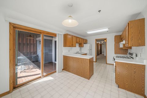 Tiny photo for 910 Thornwood Drive #910, St. Charles, IL 60174 (MLS # 12575346)