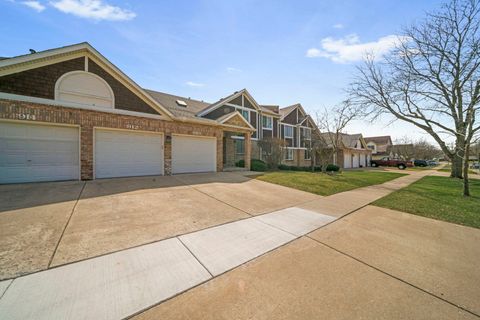 Tiny photo for 910 Thornwood Drive #910, St. Charles, IL 60174 (MLS # 12575346)