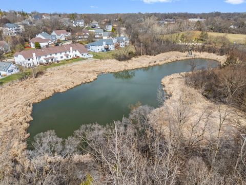 Tiny photo for 910 Thornwood Drive #910, St. Charles, IL 60174 (MLS # 12575346)