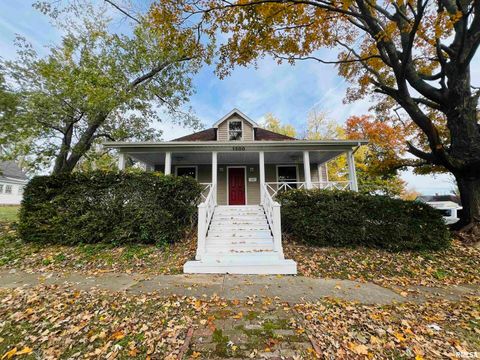 Photo of 1300 LINCOLN Street, Eldorado, IL 62930 (MLS # EB460396)