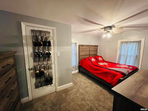 Tiny photo for 1300 LINCOLN Street, Eldorado, IL 62930 (MLS # EB460396)