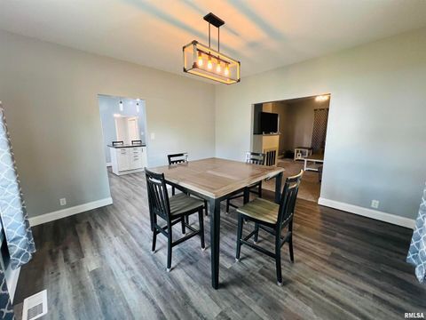 Tiny photo for 1300 LINCOLN Street, Eldorado, IL 62930 (MLS # EB460396)