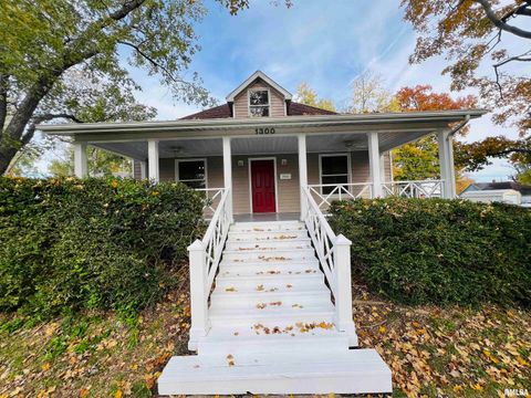 Tiny photo for 1300 LINCOLN Street, Eldorado, IL 62930 (MLS # EB460396)