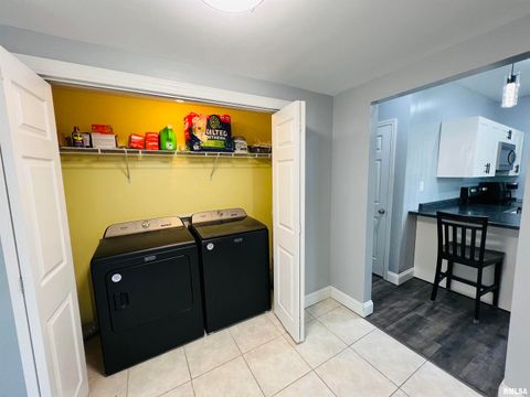 Tiny photo for 1300 LINCOLN Street, Eldorado, IL 62930 (MLS # EB460396)