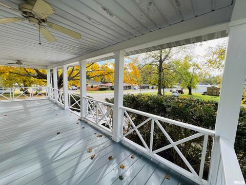 Tiny photo for 1300 LINCOLN Street, Eldorado, IL 62930 (MLS # EB460396)