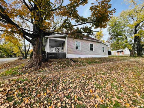 Tiny photo for 1300 LINCOLN Street, Eldorado, IL 62930 (MLS # EB460396)