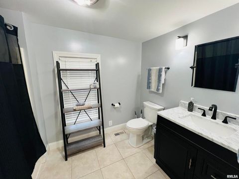 Tiny photo for 1300 LINCOLN Street, Eldorado, IL 62930 (MLS # EB460396)