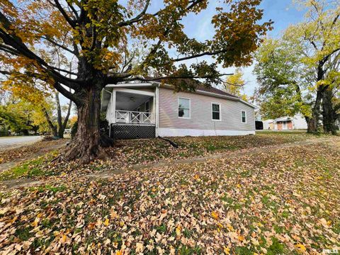 Tiny photo for 1300 LINCOLN Street, Eldorado, IL 62930 (MLS # EB460396)