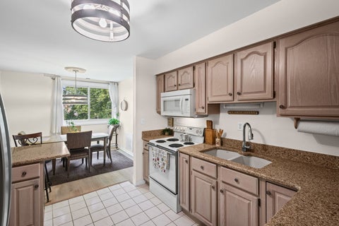 Tiny photo for 440 Raintree Court #3S, Glen Ellyn, IL 60137 (MLS # 12698398)