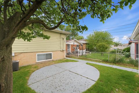 Tiny photo for 11635 S Bishop Street, Chicago, IL 60643 (MLS # 12651526)