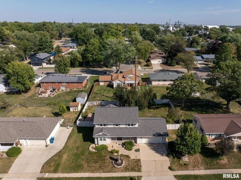 Tiny photo for 306 13TH Avenue, De Witt, IA 52742 (MLS # QC4267905)