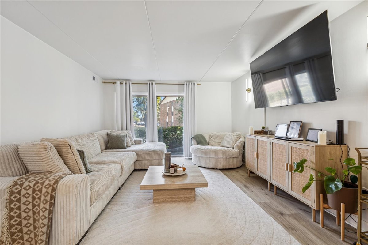 13933 James Drive 816