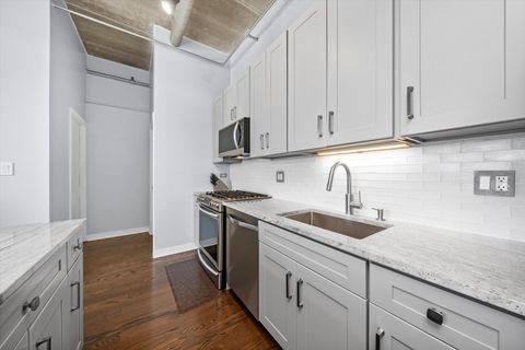 Tiny photo for 811 W 15th Place #709, Chicago, IL 60608 (MLS # 12499241)