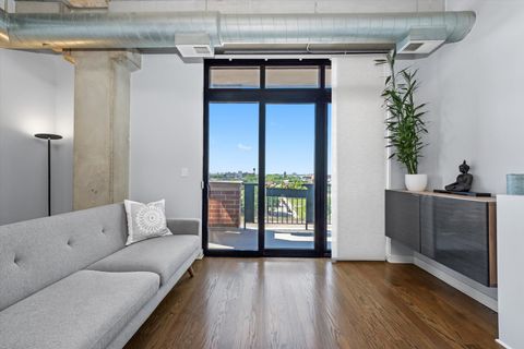 Tiny photo for 811 W 15th Place #709, Chicago, IL 60608 (MLS # 12499241)