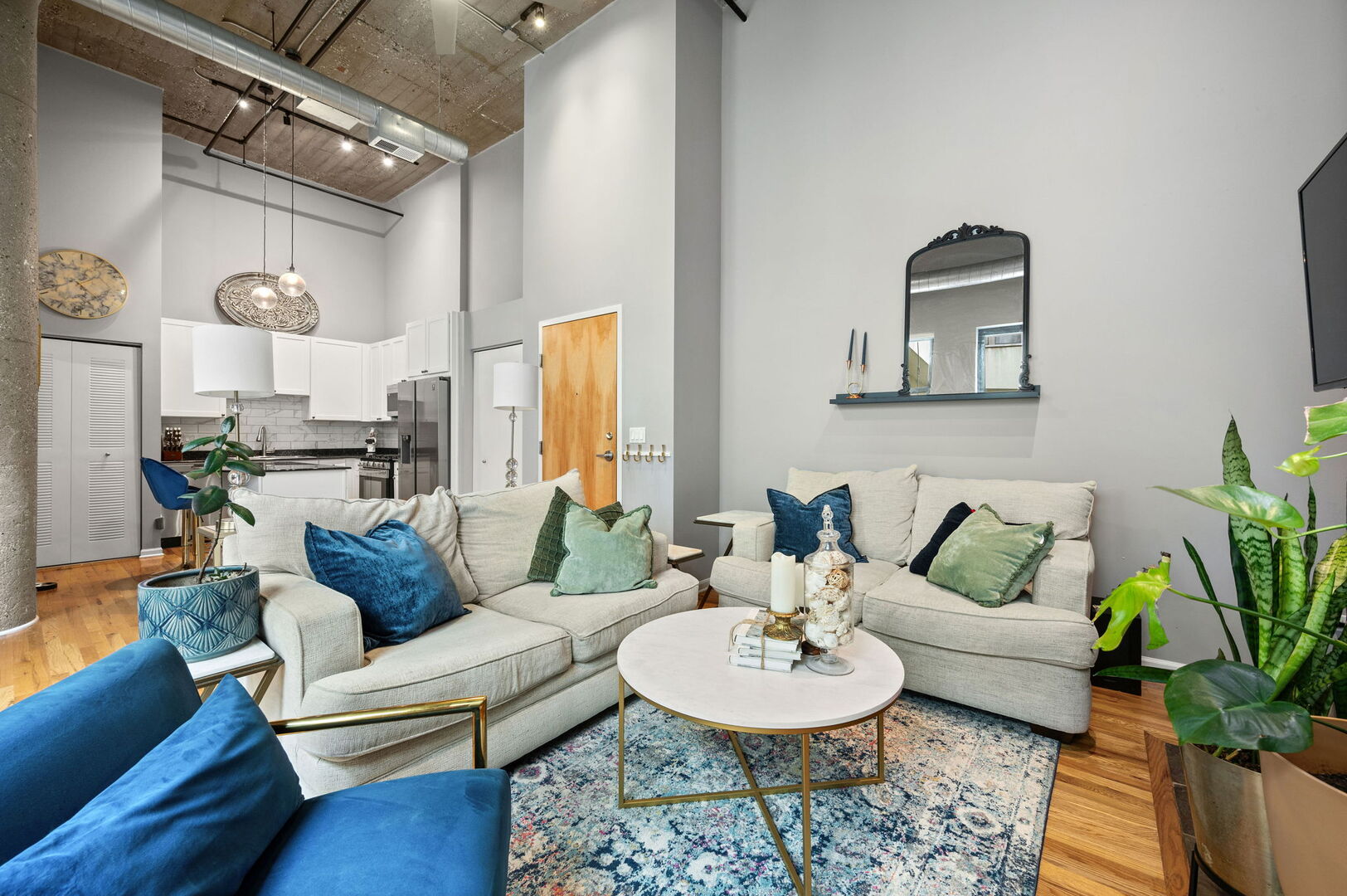 758 N Larrabee Street 526