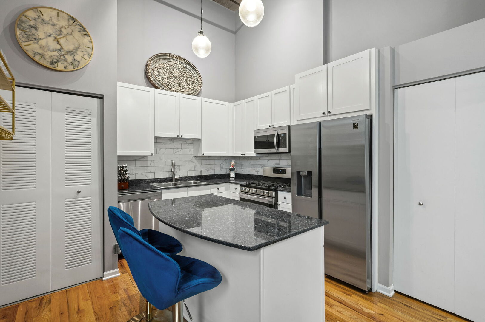 758 N Larrabee Street 526