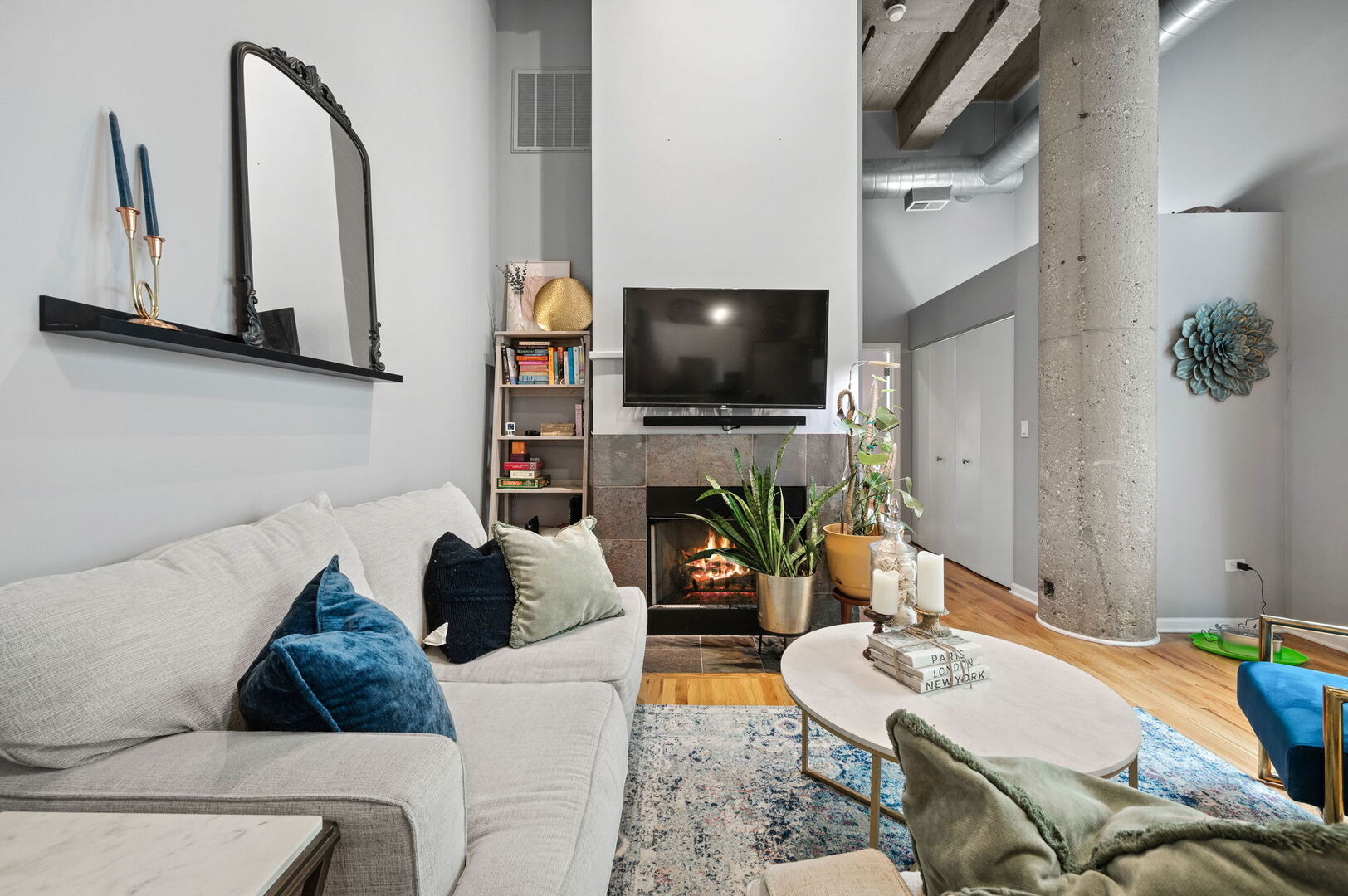 758 N Larrabee Street 526