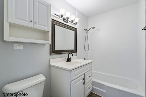 Tiny photo for 707 E Falcon Drive #C207, Arlington Heights, IL 60005 (MLS # 12523204)