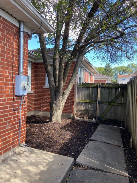 Tiny photo for 3333 W 102nd Street, Evergreen Park, IL 60805 (MLS # 12728855)