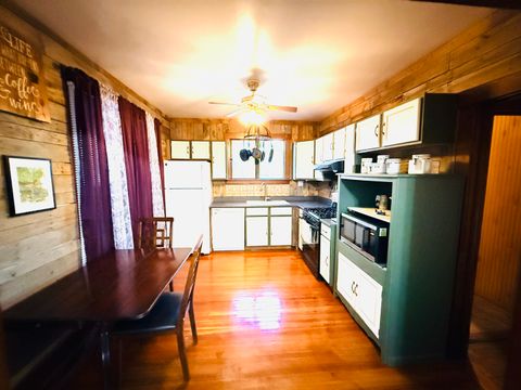 Tiny photo for 615 E Seminary Avenue, Hoopeston, IL 60942 (MLS # 12566150)