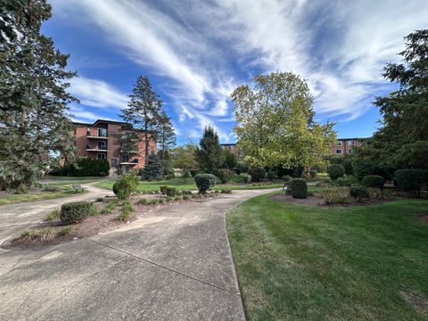 Tiny photo for 1217 S Old Wilke Road #110, Arlington Heights, IL 60005 (MLS # 12496539)