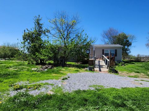 Photo of 1524 County Road 1800 N, Dahlgren, IL 62828 (MLS # 12592581)