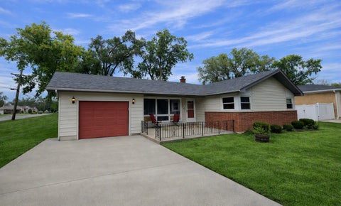 Photo of 4942 138th Place, Crestwood, IL 60418 (MLS # 12766382)