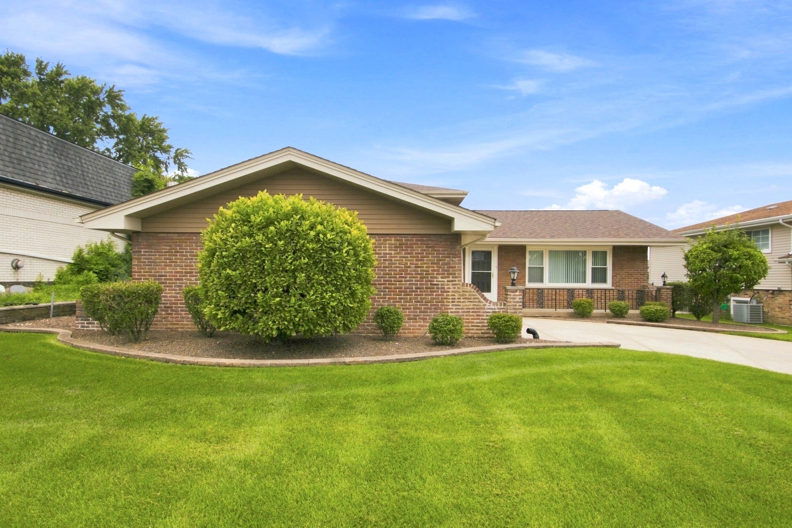 8828 W 98th Street