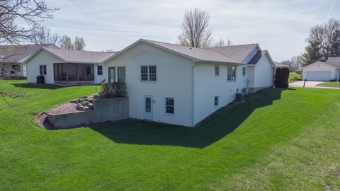 Tiny photo for 741 S Parkcrest Drive #741, Freeport, IL 61032 (MLS # 12630499)